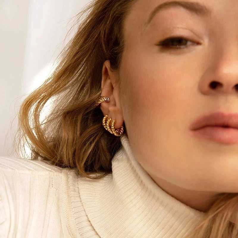 New Trendy Twisted Small Hoop Earrings for Wen Fashion Gold Color Metal Circle Tiny Hoops Huggie Ear Buckle Jewelry 2023 X251018