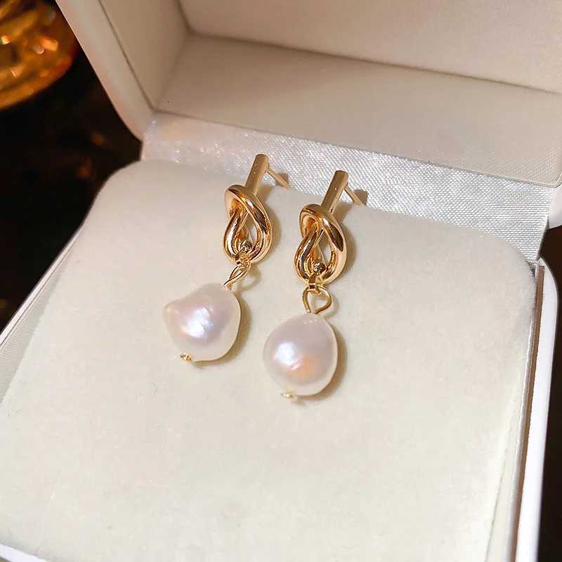 Vintage Irregular Imitation Pearl Dangle Earrings Golden Hollow Twist Knot Metal Drop Earrings Women Party Statement Jewelry Y251018