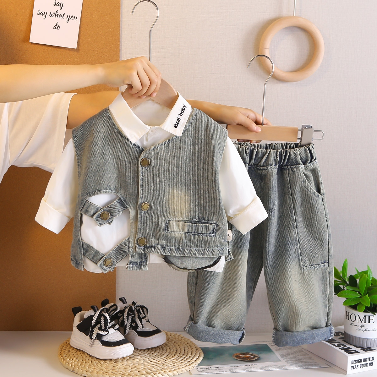 Little boy's denim vest three piece set 2025 Spring and Autumn new style boys' stylish autumn clothes baby clothes