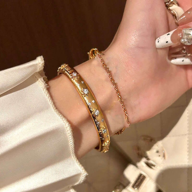 Jewellery High Quality Oil Drop Flower Adjustable Palace Style Light Luxury Bracelet for Special Occasions Gift Textured Elegant Accessory