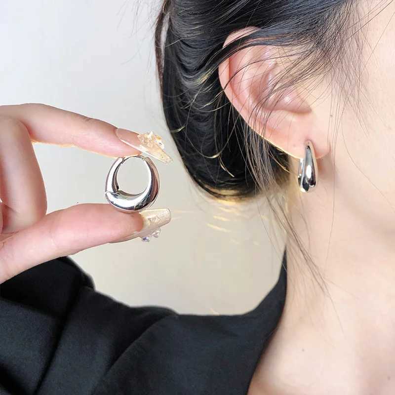 Stainless Steel Smooth Metal Chunky Hoop Earrings For Women Girls Fashion Round Circle Hoops Statement Earrings Punk Jewelry Y251018