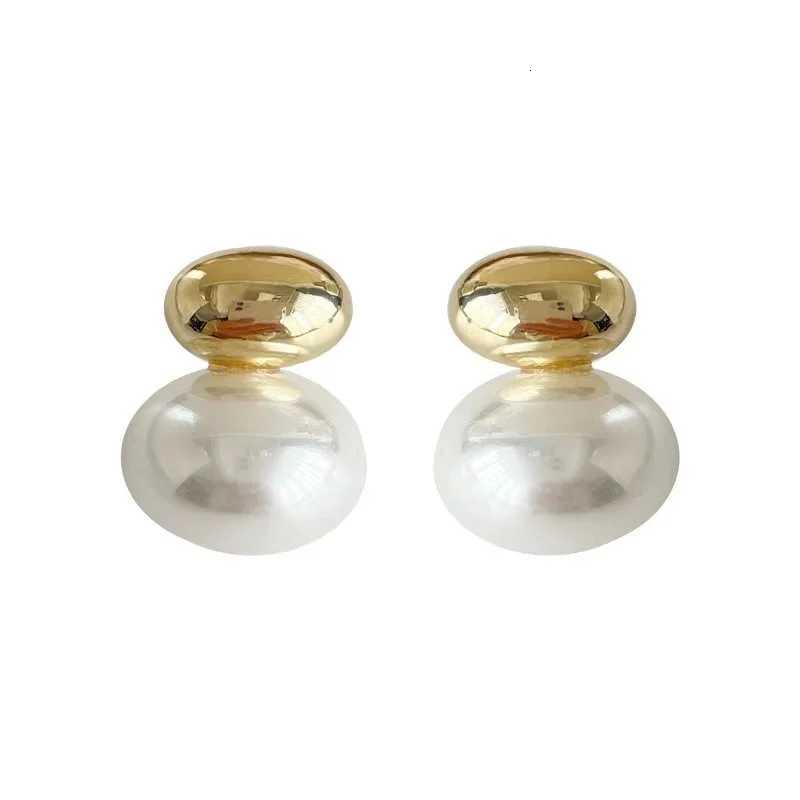 2025 New French Elegant Gold Color Bean Spliced Flat Pearl Earrings for Korean Fashion Jewelry Party Womens Sweet Accessories Y251018