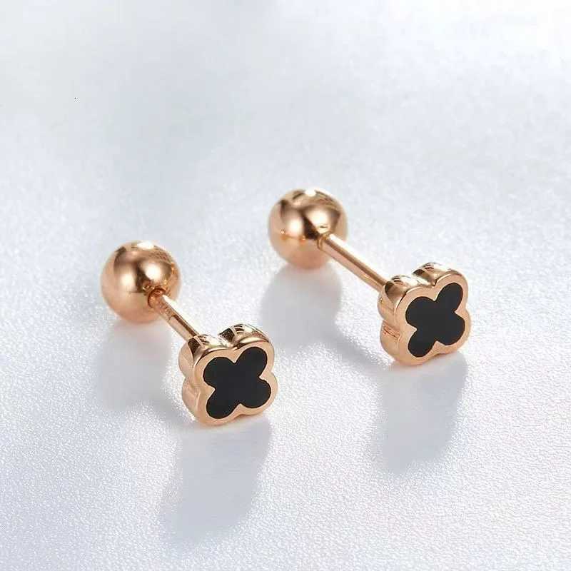 1Pc New In Fashion Clover Titanium Steel Stud Piercing Hoop Earrings For Women Men Circle Pendient Jewelry Gold Silver Color Y251018