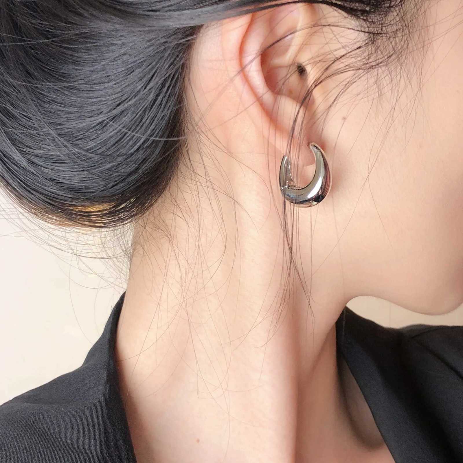 Stainless Steel Smooth Metal Chunky Hoop Earrings For Women Girls Fashion Round Circle Hoops Statement Earrings Punk Jewelry Y251018