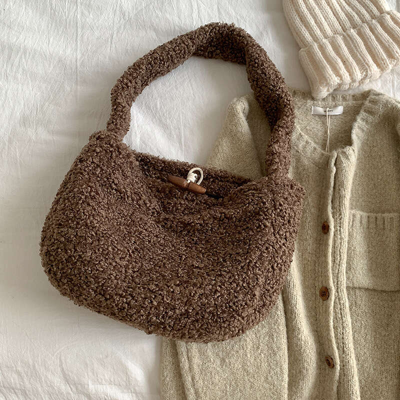 Winter Plush Korean Version New Versatile Soft Large Capacity Niche Design Lamb Wool Shoulder Bag For Women B5