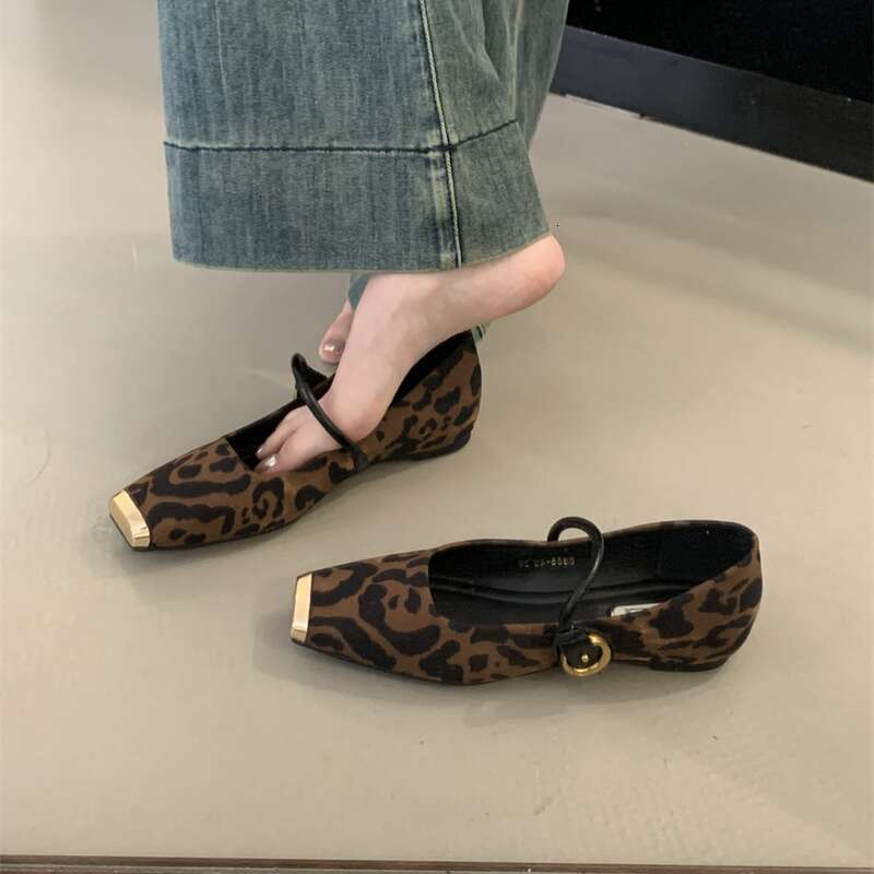 2025 New Slip-On Soft Sole Mary Jane Flat Evening Style Metal Toe Designer Shoe Shallow Mouth Single Shoes Women