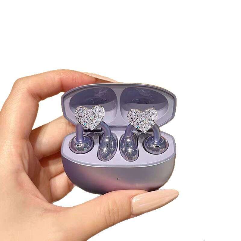 Suitable for Freeclip Flash Dia Heart Earphone Buckle Niche Design Sweet Versatile Accessory