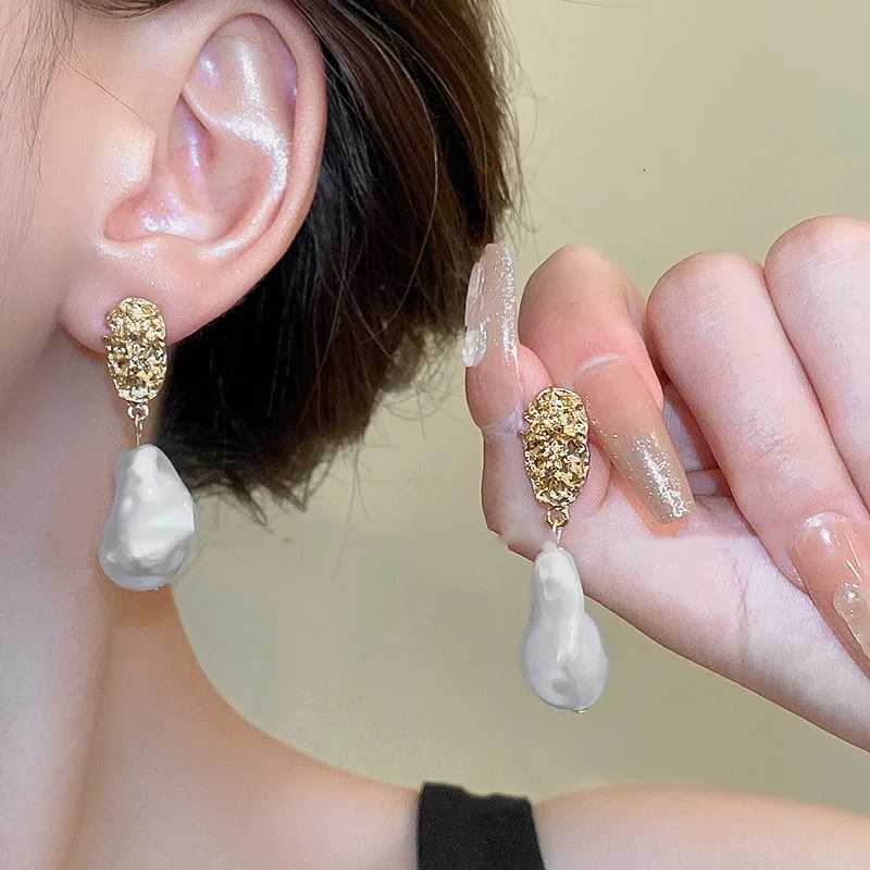 Irregular Water Droplet Imitation Pearl Dangle Earrings for Women Geometry Oval Metal Sheet Drop Earrings Party Retro Jewelry Y251018