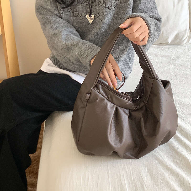 Korean Style Casual Simple Lightweight Large Capacity Pleated Handbag Daily Versatile Niche Commuter Shoulder Bag For Women B5