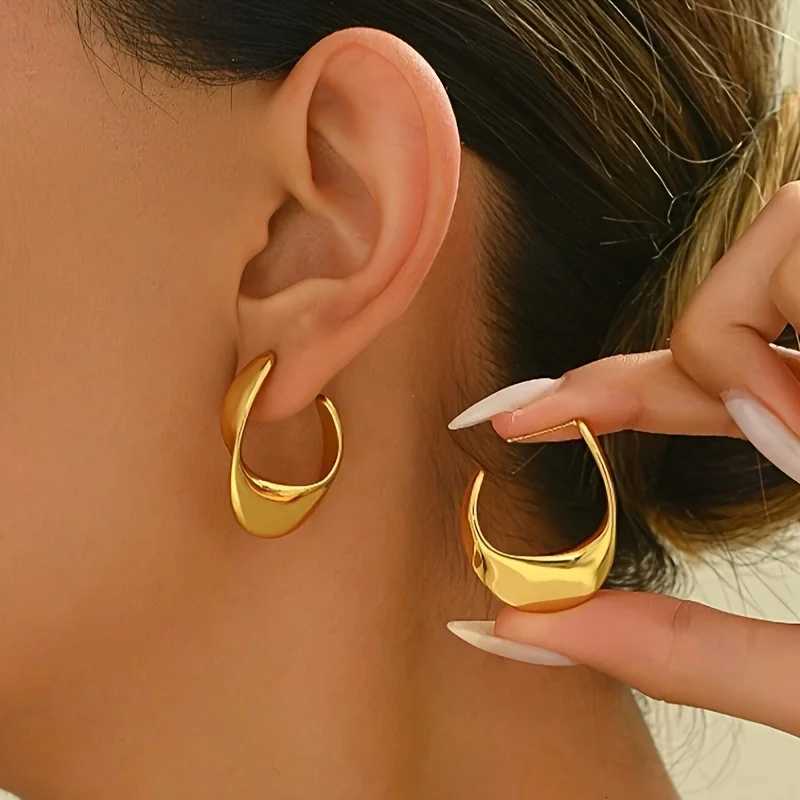 Luxury Chunky Golden Stainless Steel Hoop Earrings Cubic Glossy Round Ears Clips Trendy Jewelry for Wedding Party Y251018