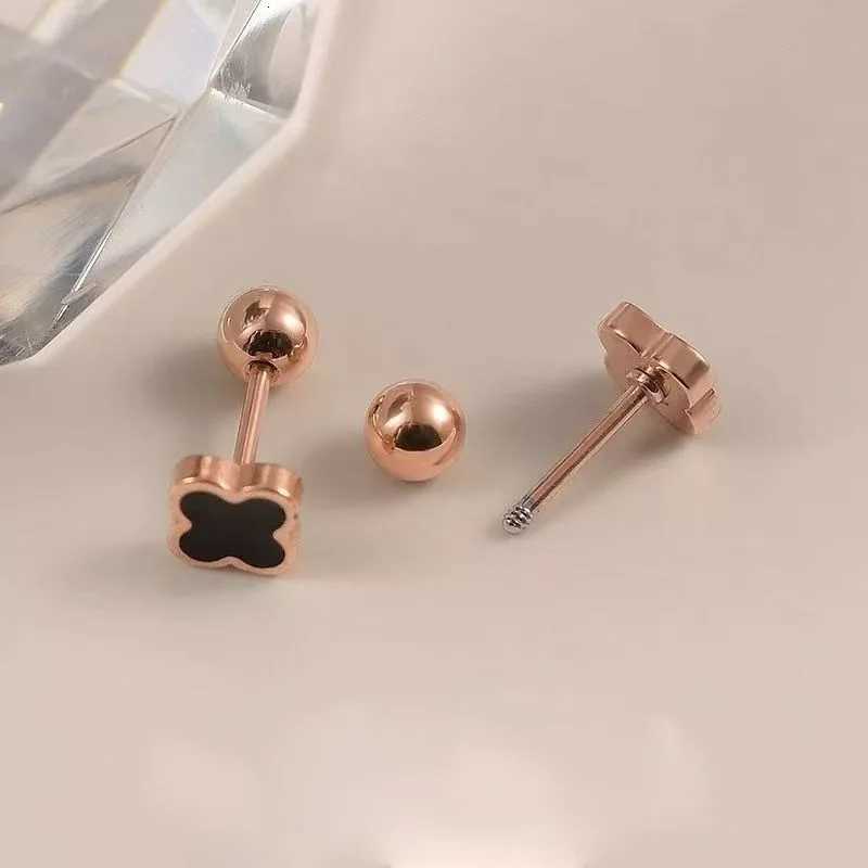 1Pc New In Fashion Clover Titanium Steel Stud Piercing Hoop Earrings For Women Men Circle Pendient Jewelry Gold Silver Color Y251018