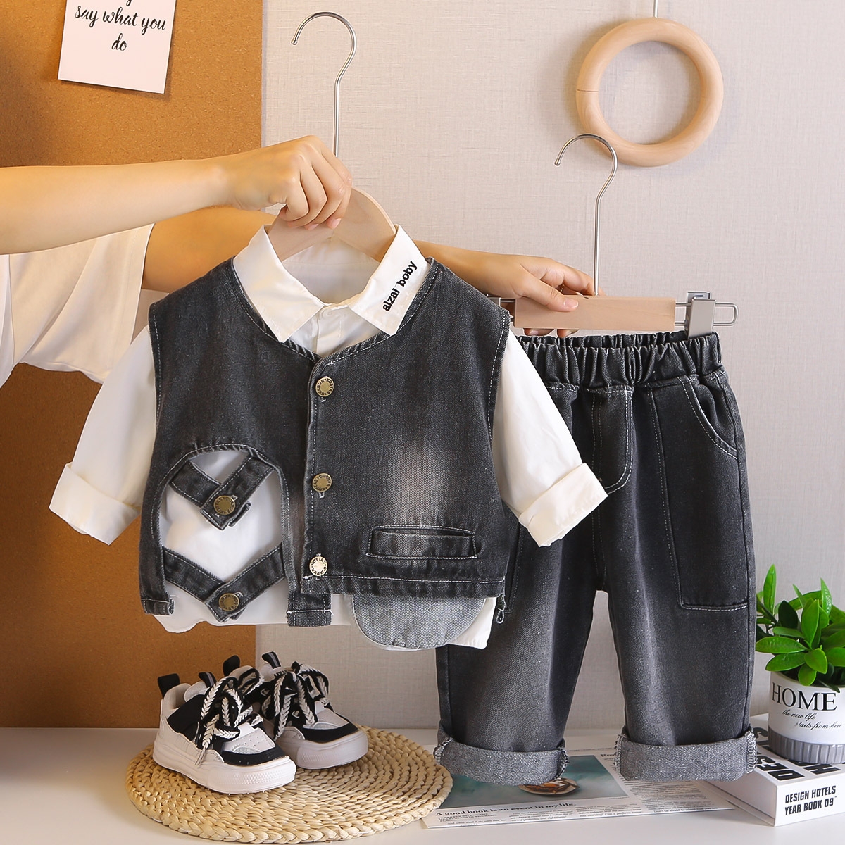 Little boy's denim vest three piece set 2025 Spring and Autumn new style boys' stylish autumn clothes baby clothes