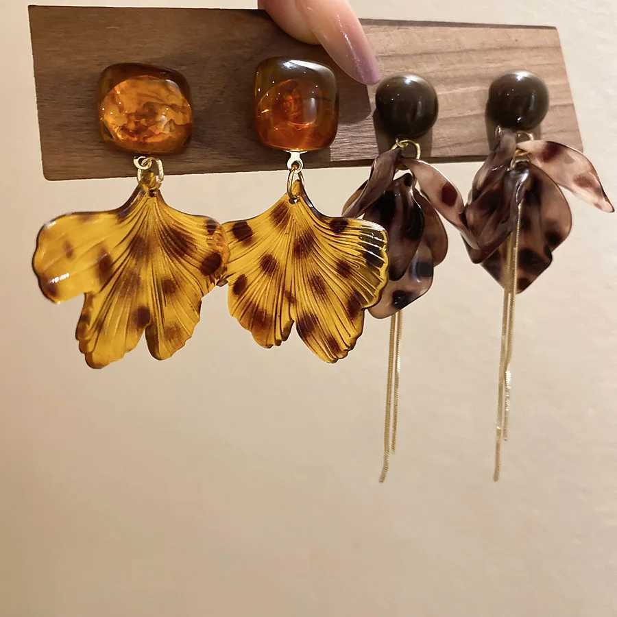 HUANZHI Vintage Acrylic Leaf Leopard Print Tassel Drop Earring Brown Autumn Winter Trendy Jewelry for Women Y251018