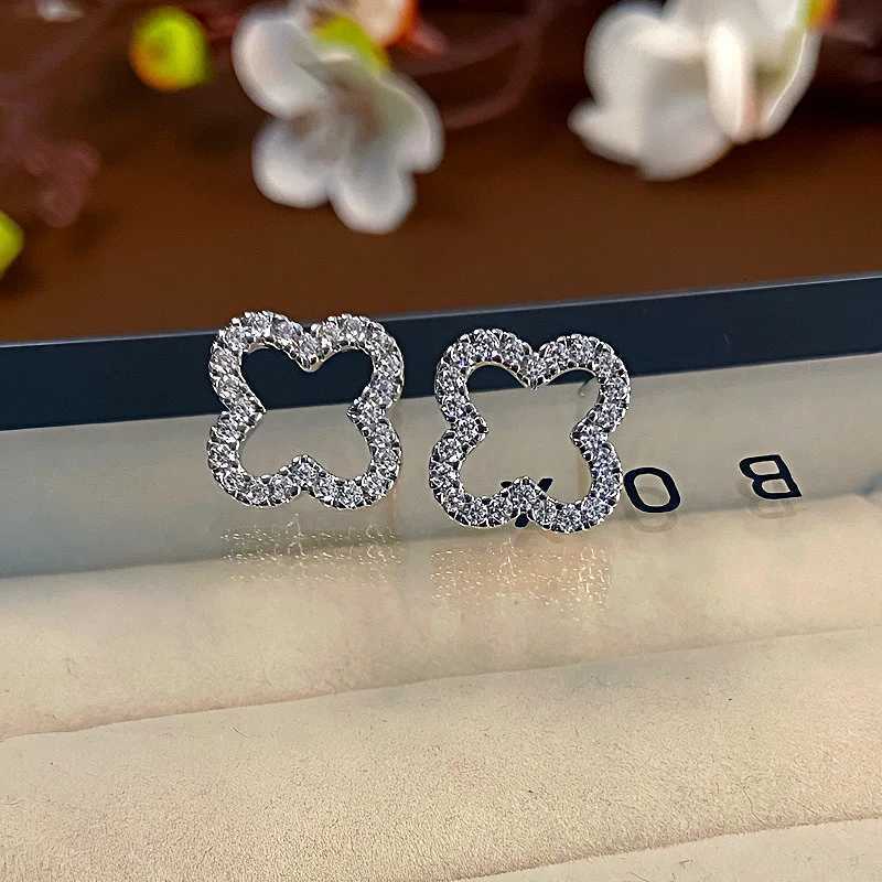 New Fashion Leaf Hollow Zircon Stud Earrings for Women Elegant Niche Triple Flower Earrings Party Jewelry Gift Y251018