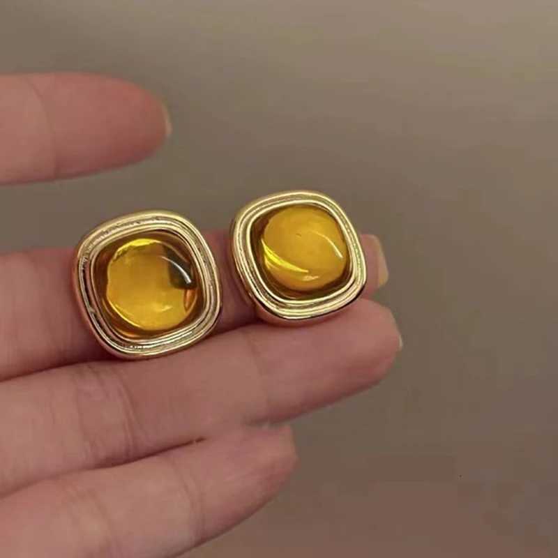 Amber Coffee Autumn Winter Earrings for Women 2024 New Retro stud Earrings jewelry and accessories Y251018