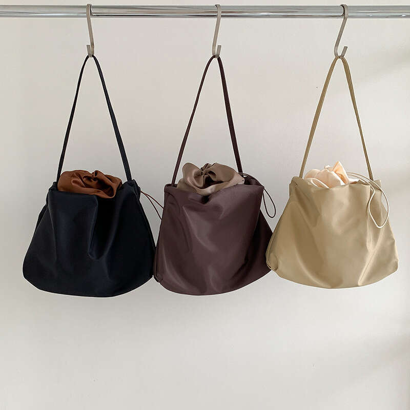 Commuting Nylon Cloud Large Capacity New Korean Versatile Pleated Underarm Lightweight Shoulder Bag B5