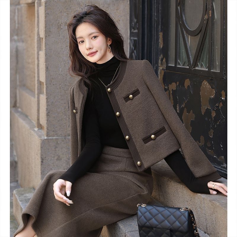 2025 design autumn/winter designer jacket new top autumn/winter new Korean fashion single breasted wool short jacket two-piece set luxury women's