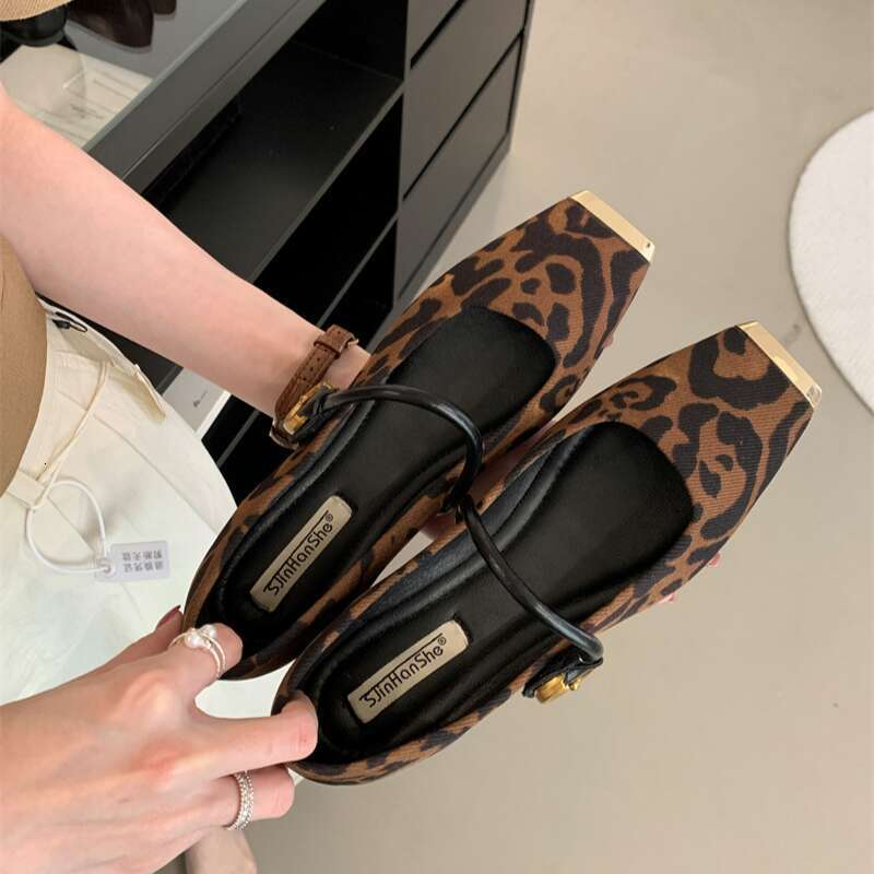 2025 New Slip-On Soft Sole Mary Jane Flat Evening Style Metal Toe Designer Shoe Shallow Mouth Single Shoes Women
