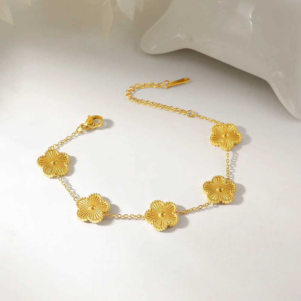 Fashion Flower Stainless Steel Bracelets For Women Trendy Gold Color Metal Bracelet Party Birthday Daily Cute Romantic JewelryXJ251018