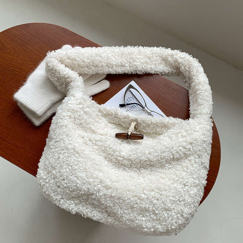 Winter Plush Korean Version New Versatile Soft Large Capacity Niche Design Lamb Wool Shoulder Bag For Women B5