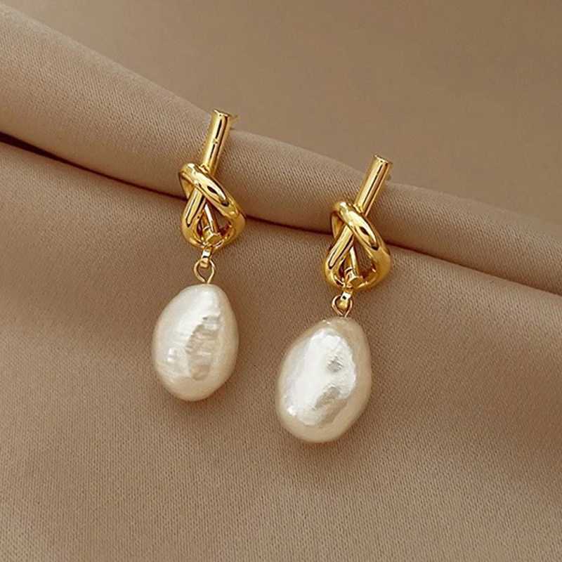 Vintage Irregular Imitation Pearl Dangle Earrings Golden Hollow Twist Knot Metal Drop Earrings Women Party Statement Jewelry Y251018