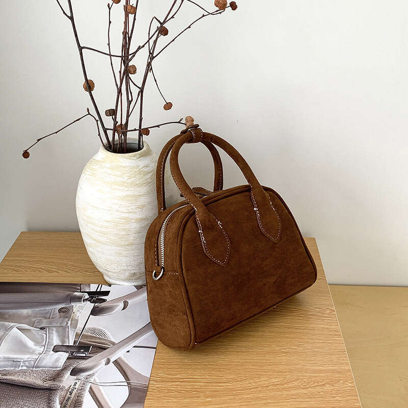 New Korean Version Cute Versatile Matte Handbag For Women Large Capacity Casual Shoulder Crossbody Bowling Bag B5