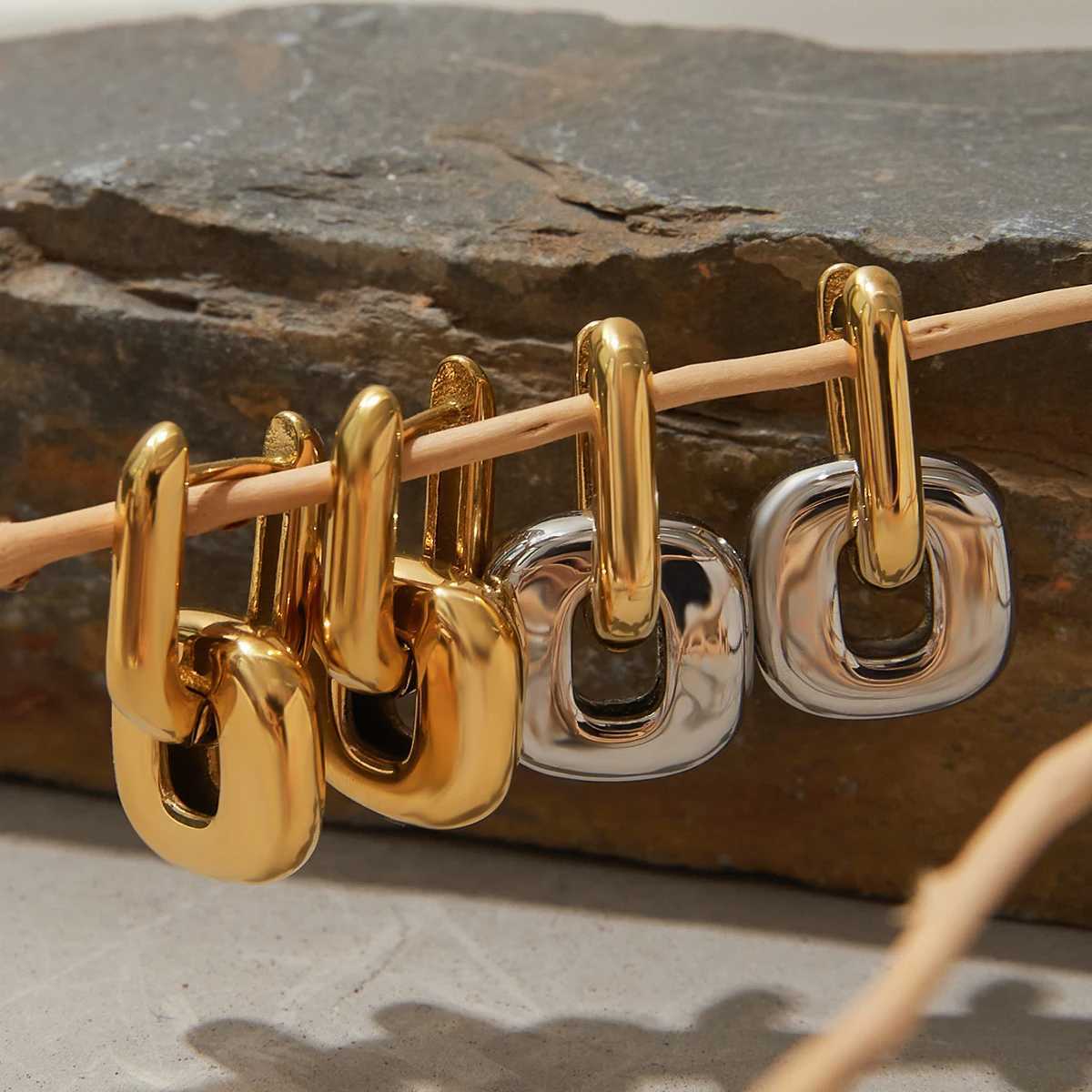 Uworld Minimalist 18k Gold Color Plated Stainless Steel Two tone Oval Splicing Earrings Womens Accessories Party Gift Y251018