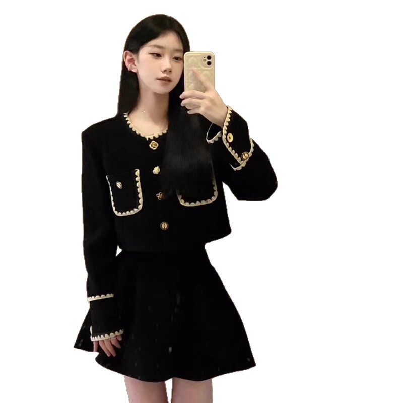 2025 autumn luxury new high-end autumn and winter lightweight luxury thick short top, high waist skirt, college design style two-piece designer jacket