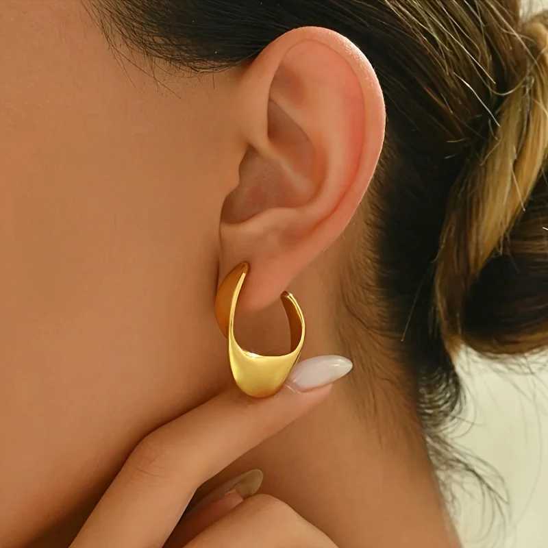 Luxury Chunky Golden Stainless Steel Hoop Earrings Cubic Glossy Round Ears Clips Trendy Jewelry for Wedding Party Y251018