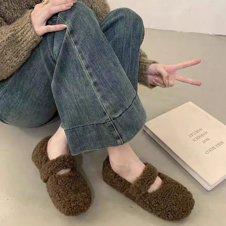Leisure Mary Jane Shoes for Women Warm Plush Buckle Strap Flat Low Heels Round Toe Shoes for Women Solid Fur Women Pumps 251013