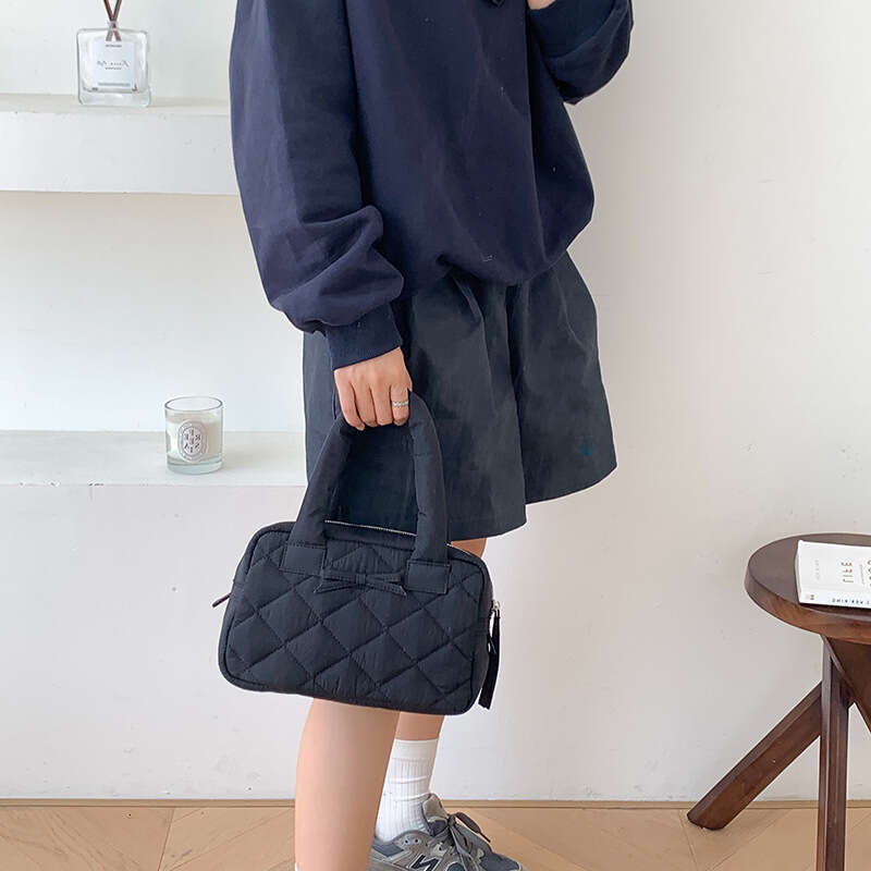 New Korean Version Niche Design Handbag For Women With High-End Feel, Bowknot, Quilted Pattern, Casual Cloud Cotton Bag B5