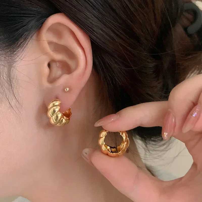 Real 925 Sterling Silver Distorted Croissant Hoop Earrings for Women Minimalist Trendy Fine Jewelry Round Geometric Accessories Y251018