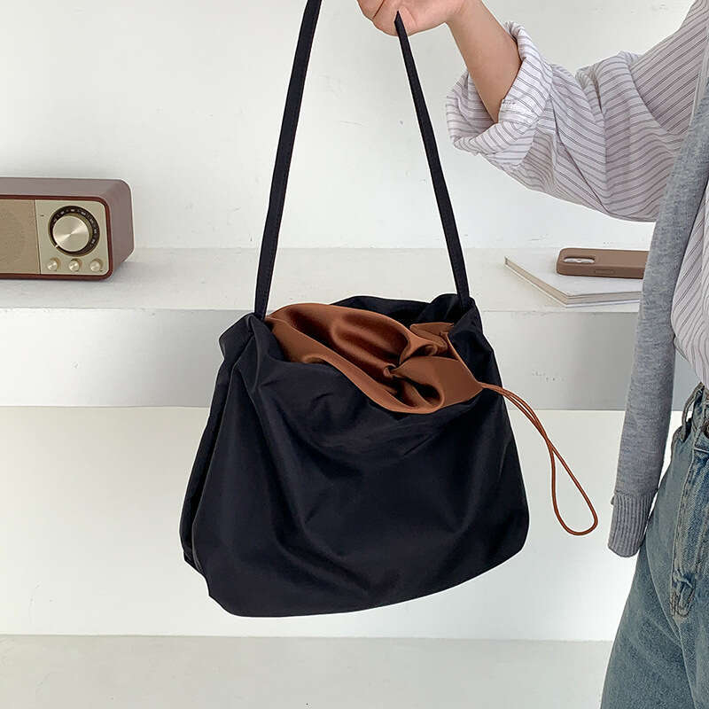 Commuting Nylon Cloud Large Capacity New Korean Versatile Pleated Underarm Lightweight Shoulder Bag B5