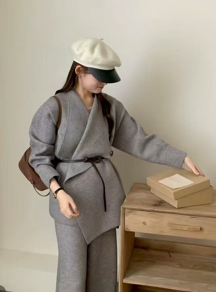 design 2025 Autumn/Winter New Top Lazy Women's High end Knitted Set Big Collar Sweater Jacket Luxury Wide Designer Jacket Long Pants Two piece Se