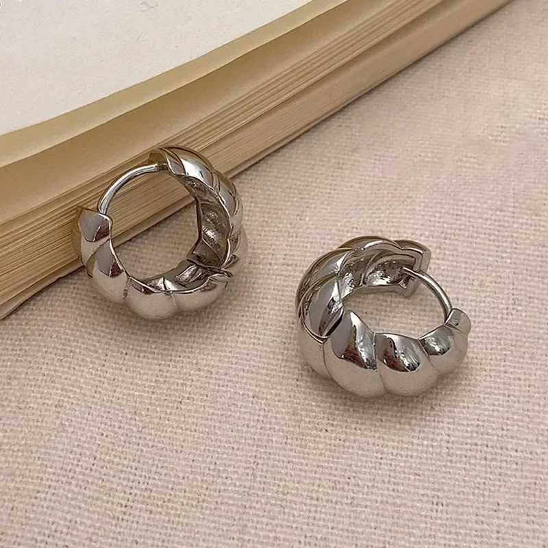 Real 925 Sterling Silver Distorted Croissant Hoop Earrings for Women Minimalist Trendy Fine Jewelry Round Geometric Accessories Y251018