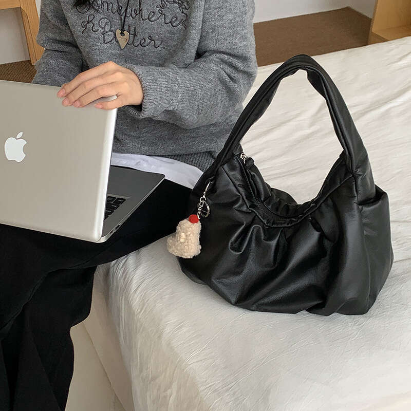 Korean Style Casual Simple Lightweight Large Capacity Pleated Handbag Daily Versatile Niche Commuter Shoulder Bag For Women B5