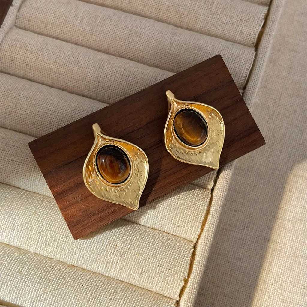 Creative Abstract Metal Leaves Brown Stud Earrings for Women Girl Autumn Winter Vintage Jewelry Accessories Gifts 2025 New Y251018