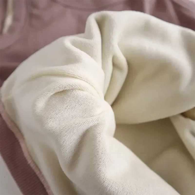 Winter Velvet Thickened Undershirt for Women Slim Cozy Thermal Underwear Camisole Warm Sling Vest Top Bottoming Velvet Tops T251018