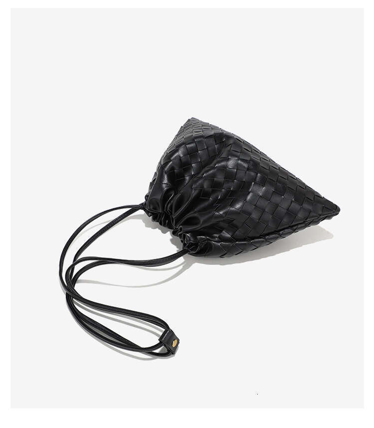 Korean Style High-End Single Shoulder Underarm Woven Pleated Cloud for Women Commuting Versatile Handheld Crossbody Drawstring Trash Bag