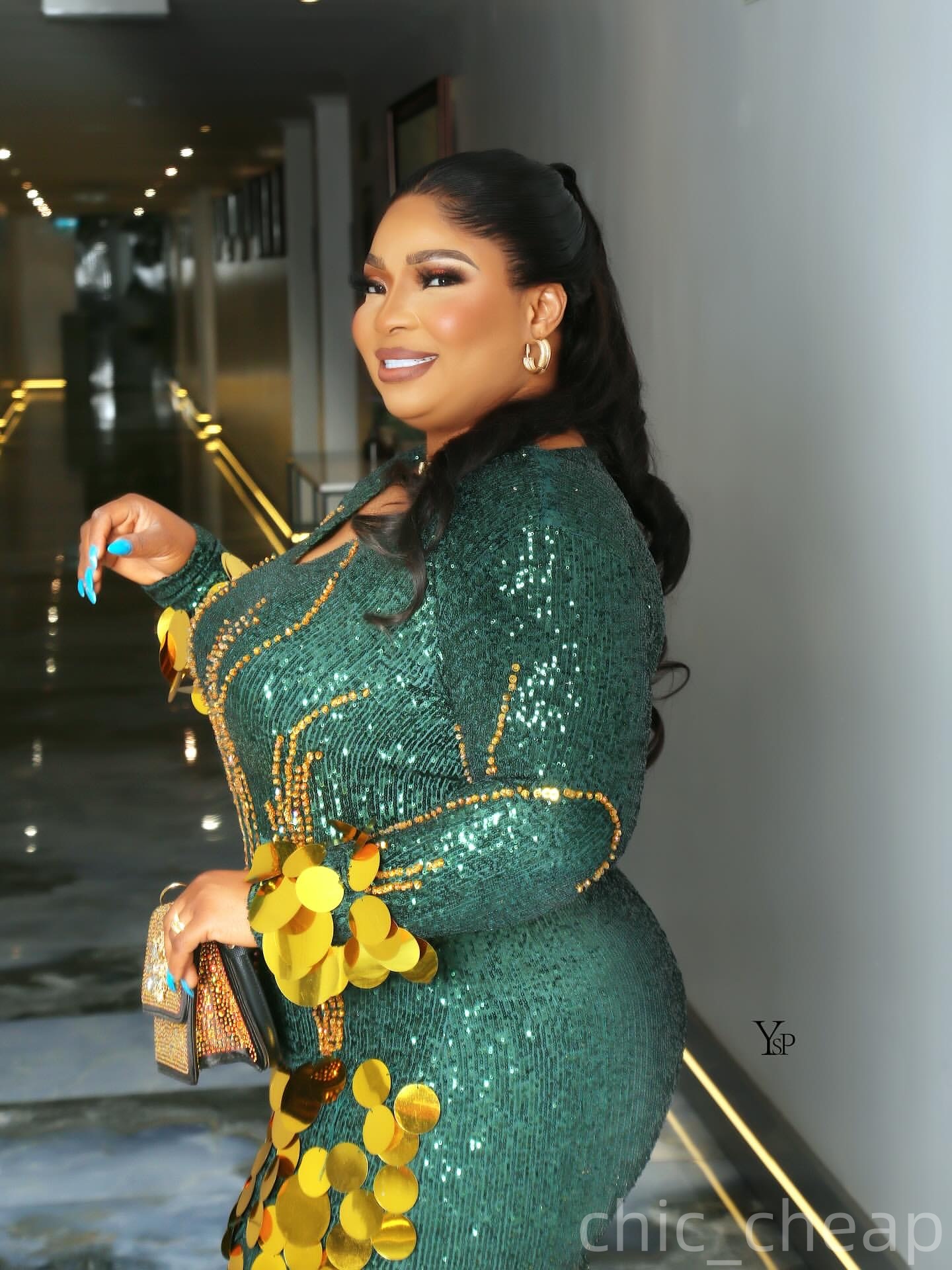 Sheath Dark Green Plus Size Prom Dresses 2025 V-neck Beaded Sequins Long Sleeves Evening Formal Party Second Birthday Engagement Gowns Dress For Speci