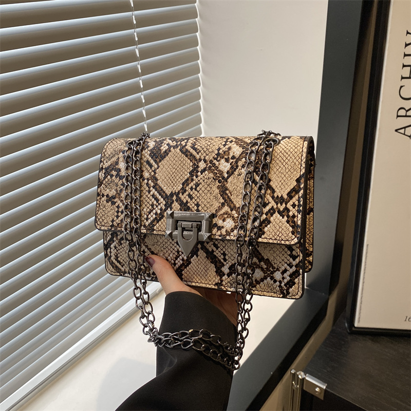 Luxury Brand Designer Bag Snake Pattern Lock Buckle Shoulder Bag 2025 New Style Personality Ins Casual Handbag For Women Fashion Crossbody Bag
