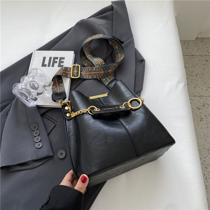 Luxury Brand Designer Bag New Large Capacity Bag For Women Birthday Gift Practical Fashion Simple Shoulder Crossbody Handbag