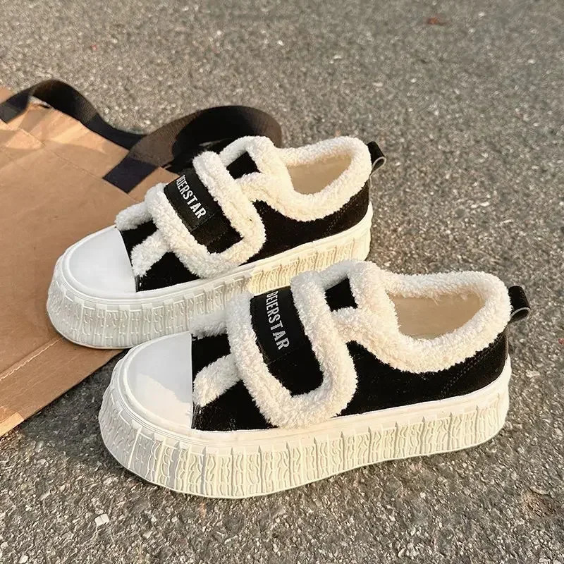 Winter Women Breathable Warm Sneakers White Wool Shoes Thick Heel Plaid Sneakers Casual Running Platform Lolita Shell Shoes 251013