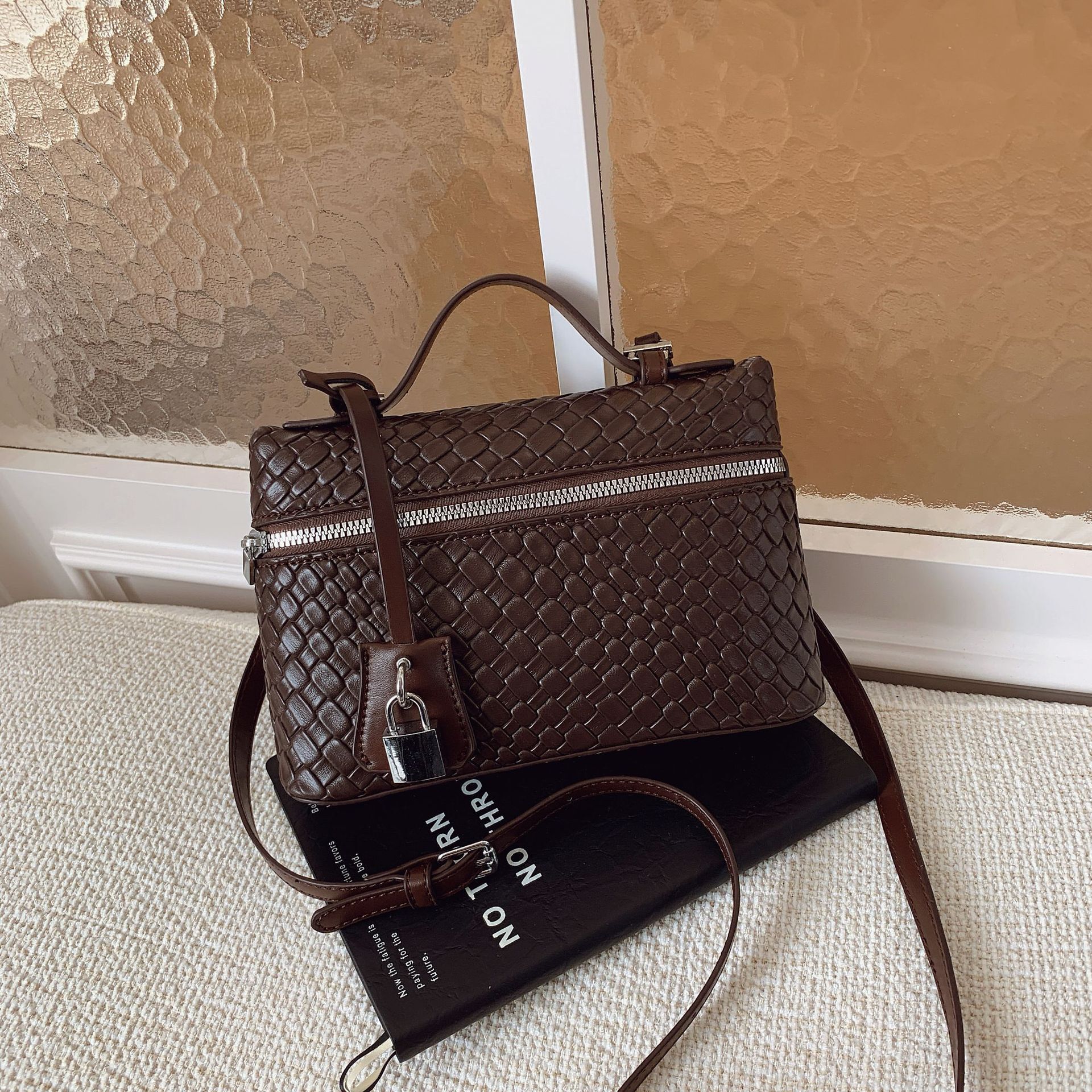 Luxury Brand Designer Bag Handbag For Women New Embossed Woven Box Bag Small Square Bag Niche Exquisite Small Lock Pendant Single Shoulder Crossbody B