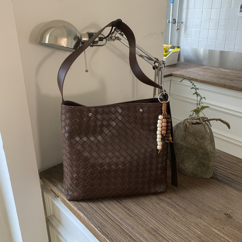 Luxury Brand Designer Bag Large Capacity Woven Pattern Tote Bag For Women 2025 New Versatile Shoulder Crossbody Bag Niche Commuter Bag