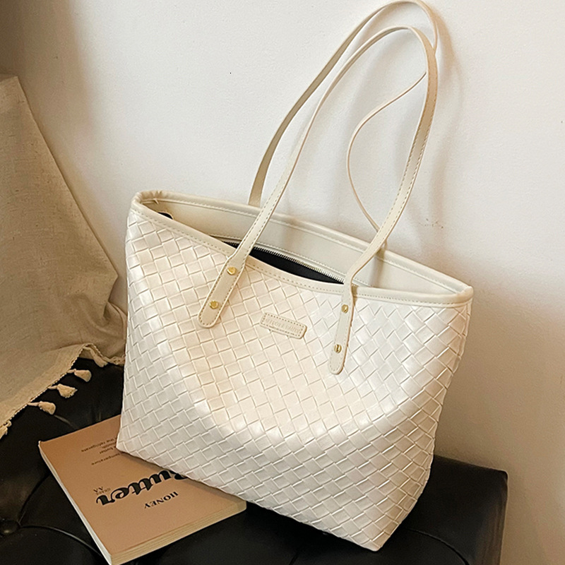 Luxury Brand Designer Bag This Year's Trendy Woven Bag For Women 2025 New Korean Version Simple Shoulder Bag Large Capacity Commuter Tote Bag