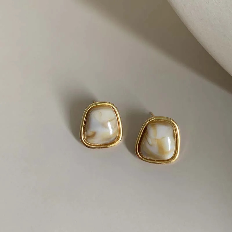 Vintage Coffee Color Square Resin Stud Earrings For Women Girls Fashion Metal Irregular Geometric Earrings Jewelry 2025 Trendy 251013