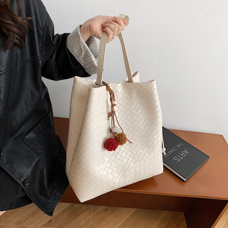 Luxury Brand Designer Bag 2025 New Niche Design Woven Shoulder Bag For Women Korean Version High-End Trendy Versatile Handbag For Women