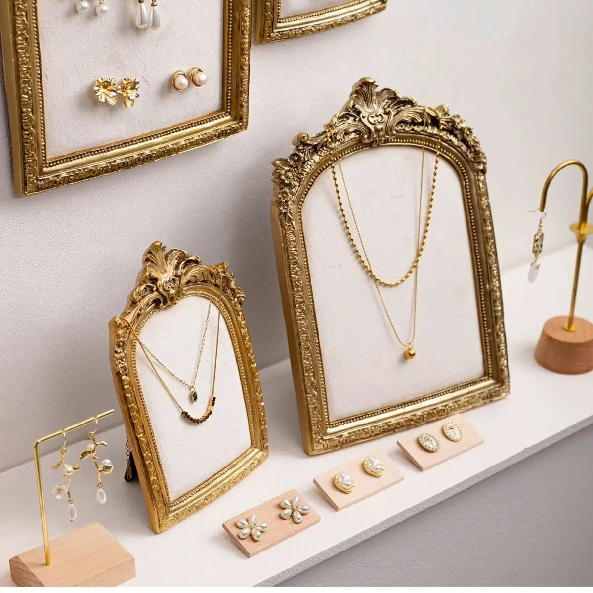 Vintage Resin Velvet Jewelry Display Stand Retro Necklace Bracelet Earring Pendant Display Props Holder Classic Jewelry Stand 251016