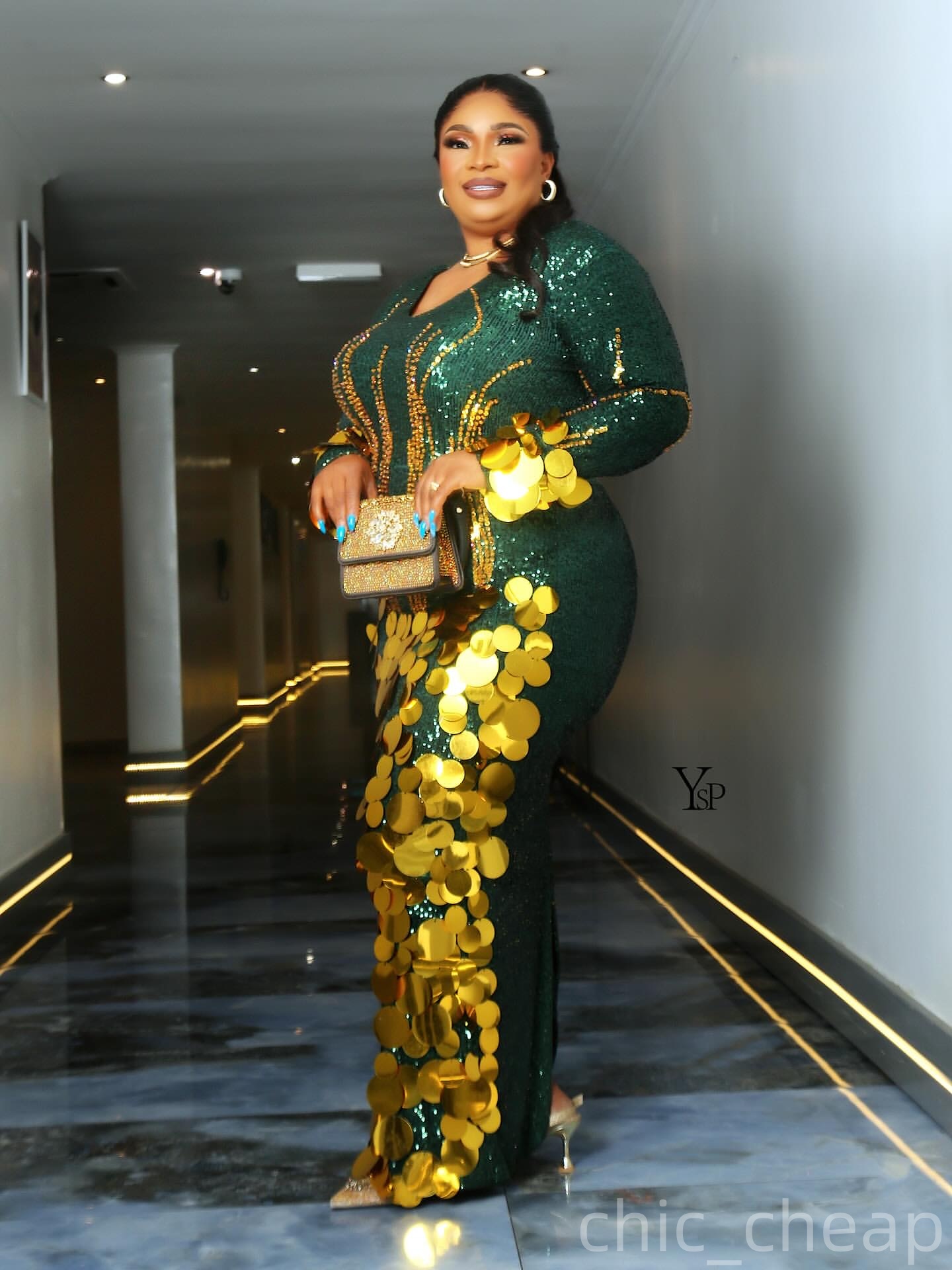 Sheath Dark Green Plus Size Prom Dresses 2025 V-neck Beaded Sequins Long Sleeves Evening Formal Party Second Birthday Engagement Gowns Dress For Speci